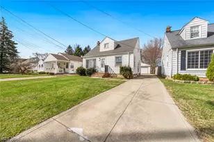 1206 Lander Rd, Mayfield Heights, OH 44124 - Photo 5