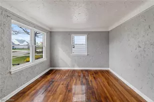 5571 Oakwood Ave, Maple Heights, OH 44137 - Photo 9