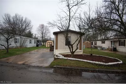 708 Country Pines Drive SW, Warren, OH 44481 - Photo 13