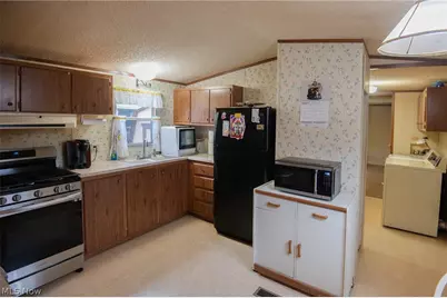 708 Country Pines Drive SW, Warren, OH 44481 - Photo 3