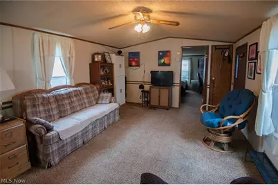 708 Country Pines Drive SW, Warren, OH 44481 - Photo 5