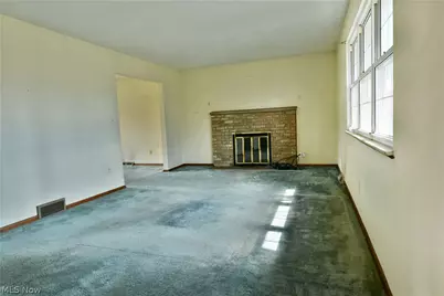 8391 Squires Lane NE, Warren, OH 44484 - Photo 9