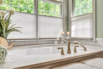 10360 Sawmill Drive, Chardon, OH 44024 - Photo 19