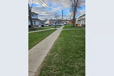 25600 Country Club Boulevard #12, North Olmsted, OH 44070 - Photo 3