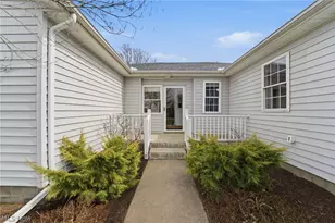 28 Lake Park Rd, Conneaut, OH 44030 - Photo 3