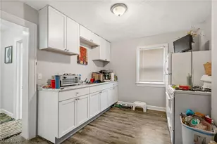 19830 Monterey Ave, Euclid, OH 44119 - Photo 9