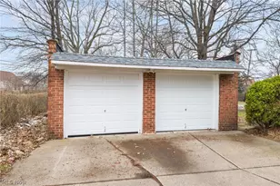 942 E 236th St, Euclid, OH 44123 - Photo 17