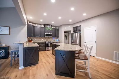 7674 Knollridge Avenue NE, Canton, OH 44721 - Photo 9