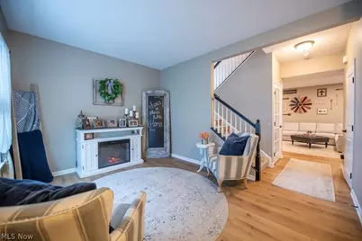 7674 Knollridge Avenue NE, Canton, OH 44721 - Photo 3