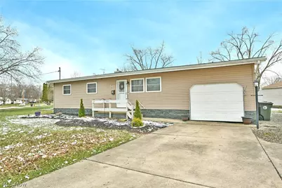 2401 Stewart Drive NW, Warren, OH 44485 - Photo 1