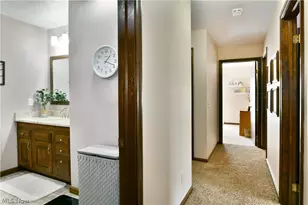 9271 Hillview Dr NE, Warren, OH 44484 - Photo 29