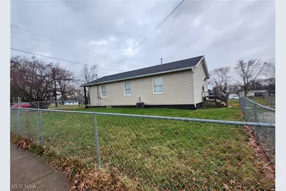 3002 Harmont Avenue NE, Canton, OH 44705 - Photo 5