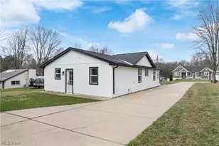 2351 Heston Dr, Lake Milton, OH 44429 - Photo 3