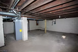 228 Center St, Hubbard, OH 44425 - Photo 31