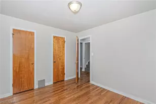 25370 Drakefield Ave, Euclid, OH 44132 - Photo 19