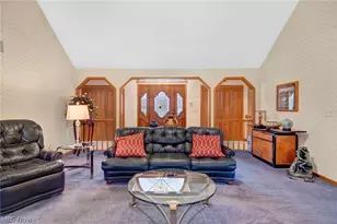 9421 Rainbow Ln, North Royalton, OH 44133 - Photo 5