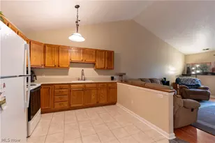 204 Harbor Ridge Ln, Fairport Harbor, OH 44077 - Photo 7