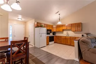 204 Harbor Ridge Ln, Fairport Harbor, OH 44077 - Photo 5