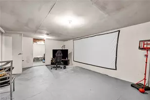 16215 Miles Ave, Loveland, OH 44128 - Photo 33