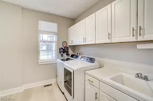 2848 Galway Dr, Brunswick Hills, OH 44212 - Photo 15