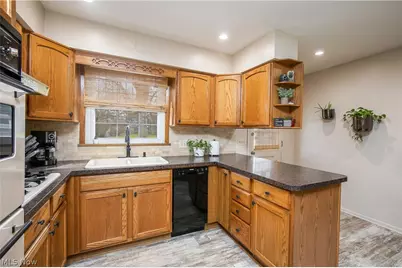 850 Robinson Avenue, Barberton, OH 44203 - Photo 9