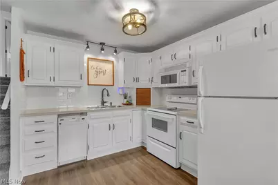 6048 Rosebelle Avenue, North Ridgeville, OH 44039 - Photo 9