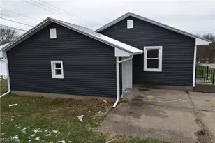 1213 Sleepy Hollow Dr, Coshocton, OH 43812 - Photo 3