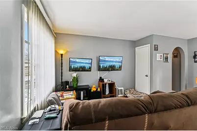 870 E Archwood Avenue, Akron, OH 44306 - Photo 7