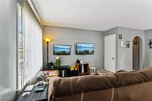 870 E Archwood Ave, Akron, OH 44306 - Photo 7