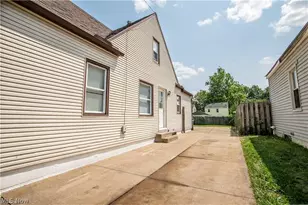 870 E Archwood Ave, Akron, OH 44306 - Photo 3