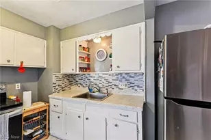 870 E Archwood Ave, Akron, OH 44306 - Photo 11