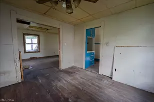 318 11th St, Elyria, OH 44035 - Photo 13