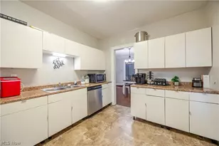 3152 E Derbyshire Rd, Cleveland Heights, OH 44118 - Photo 5