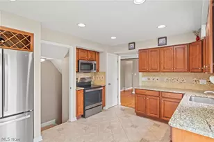 13257 Whitney Rd, Strongsville, OH 44136 - Photo 9