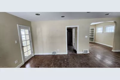 3599 Grosvenor Road, Cleveland Heights, OH 44118 - Photo 5