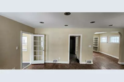 3599 Grosvenor Road, Cleveland Heights, OH 44118 - Photo 3