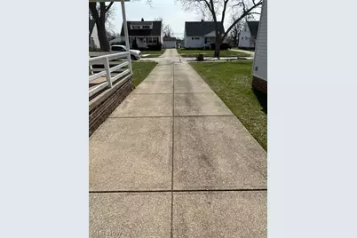 15513 Walvern Boulevard, Maple Heights, OH 44137 - Photo 3