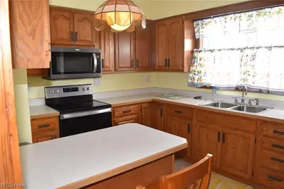 196 Maple Avenue, St Clairsville, OH 43950 - Photo 3