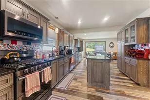 57 Belle Vista Ave, Hubbard, OH 44425 - Photo 3