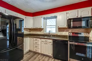 2411 16th St, Cuyahoga Falls, OH 44223 - Photo 3