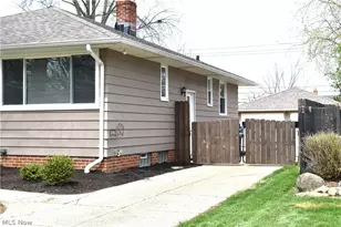 11062 Blossom Ave, Parma Heights, OH 44130 - Photo 3