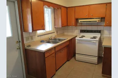 2940 6th Street #4, Cuyahoga Falls, OH 44221 - Photo 5