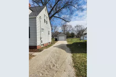 845 Willard Avenue SE, Warren, OH 44484 - Photo 3