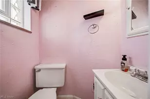 94 E 217th St, Euclid, OH 44123 - Photo 11