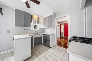 94 E 217th St, Euclid, OH 44123 - Photo 9