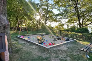 94 E 217th St, Euclid, OH 44123 - Photo 37