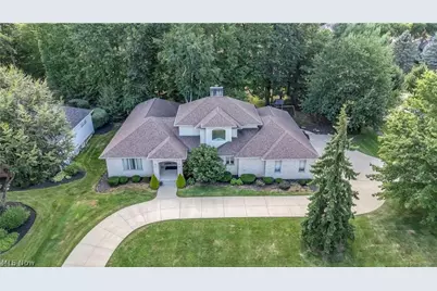 416 Castle Pines Drive, Akron, OH 44333 - Photo 3