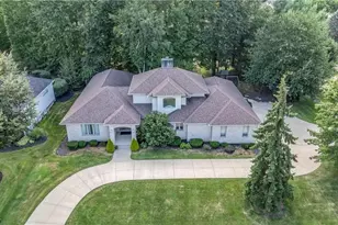 416 Castle Pines Dr, Akron, OH 44333 - Photo 3