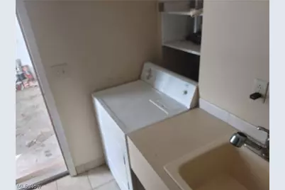 2119 E Erie Avenue, Lorain, OH 44052 - Photo 15