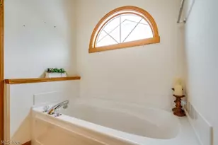 1235 Spring Ridge Cir, Alliance, OH 44601 - Photo 35